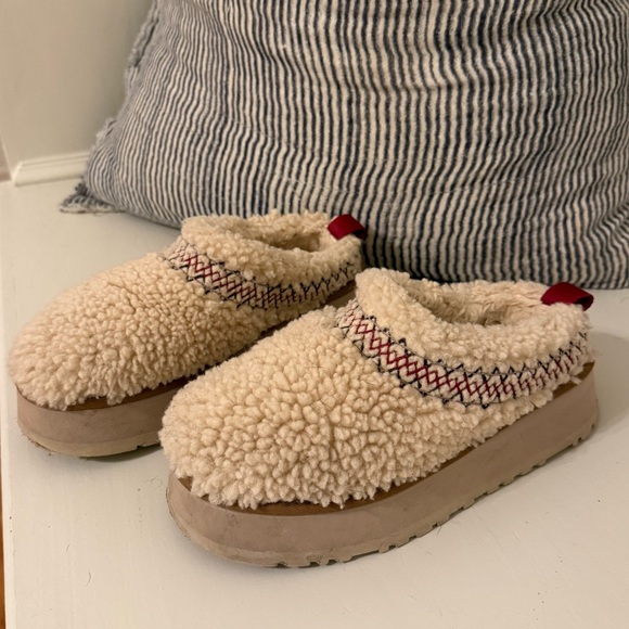 Ugh Tazz Platform Shoes - Picture 5 of 5